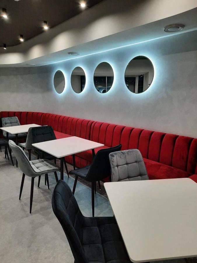 Red Cube Hotel Kamianets-Podilsky Extérieur photo