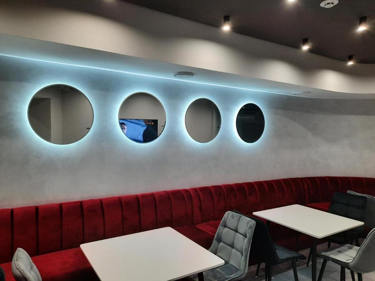 Red Cube Hotel Kamianets-Podilsky Extérieur photo